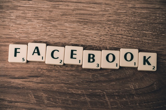 Facebook môže byť nútený odstraňovať obsah na medzinárodnej úrovni, podľa najvyšších súdnych pravidiel EÚ